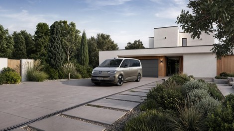 Prenova: Volkswagen Multivan in California