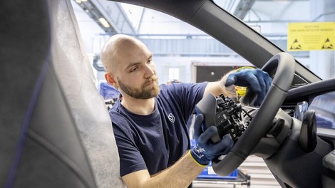 Volkswagen v vse bolj resnih težavah: poleg varčevanja ga sedaj pesti še en velik problem