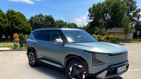 Novo v Sloveniji: Kia EV5 – Lasten recept za vstop med družinske električne križance