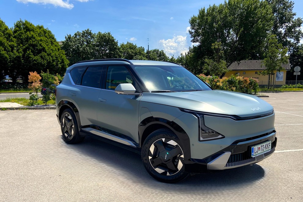 Novo v Sloveniji: Kia EV5 – Lasten recept za vstop med družinske električne križance