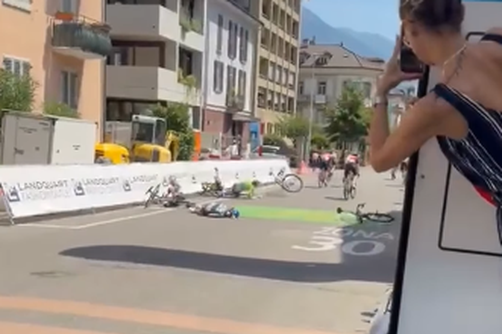 urska zigart svica kolesarstvo padec video posnetek grozljivo sport