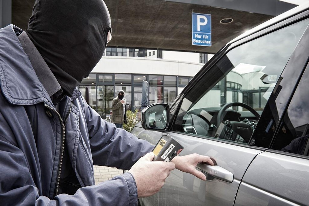 Tatovi avtomobilov postajajo vse bolj tehnološko podkovani: kako se zaščititi?