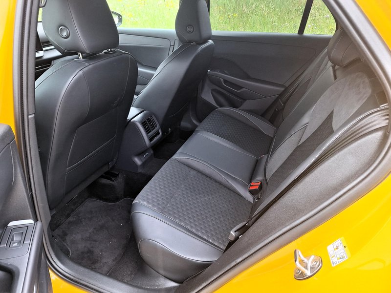Test: VW T-Roc 1.5 eTSI R-Line – Najresnejši kandidat za glavno vlogo