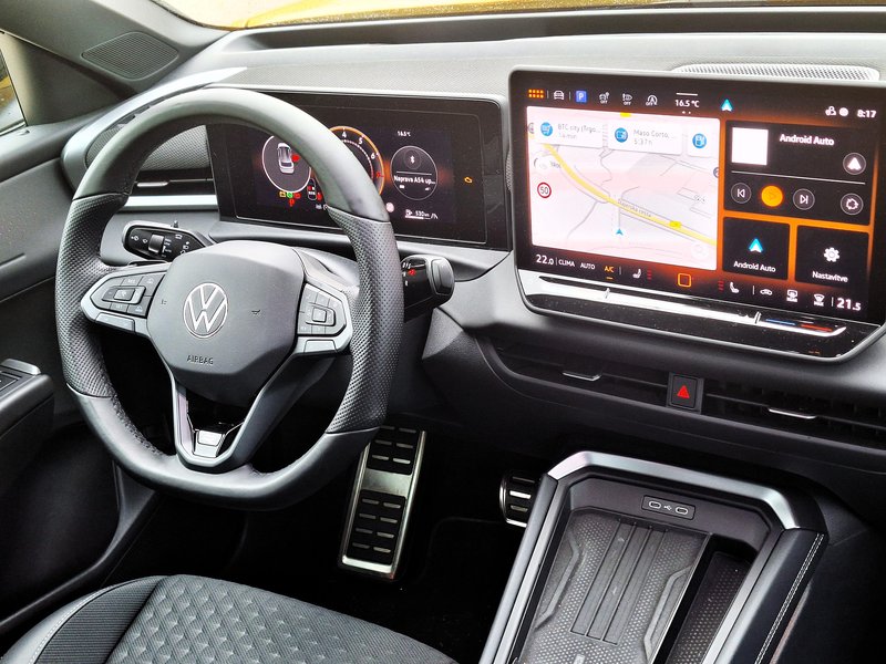 Test: VW T-Roc 1.5 eTSI R-Line – Najresnejši kandidat za glavno vlogo