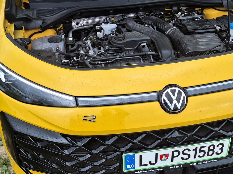 Test: VW T-Roc 1.5 eTSI R-Line – Najresnejši kandidat za glavno vlogo