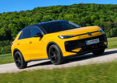 Test: VW T-Roc 1.5 eTSI R-Line – Najresnejši kandidat za glavno vlogo