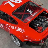 Bogoskrunstvo ali genialna presaditev: Ferrarijev osemvaljnik v legendarnem Porscheju 911