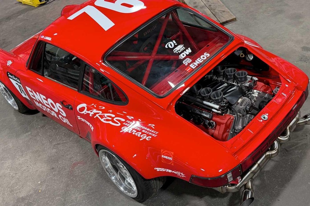 Bogoskrunstvo ali genialna presaditev: Ferrarijev osemvaljnik v legendarnem Porscheju 911