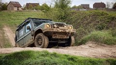 Še en avtomobilski proizvajalec si oblači vojaško uniformo britanske vojske