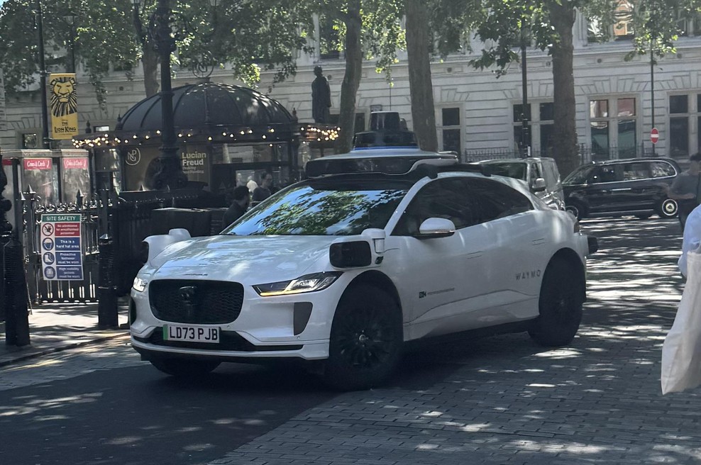 Waymo počasi osvaja Evropo. V tej prestolnici so že prisotni,  v kratkem pa bodo tudi v naši bližini (foto: Gregor Žvab)