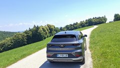 
                                                         Test: Vinfast VF8 - Tega pa nisem pričakoval ...