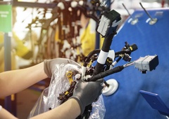 Avtomobilska industrija počasi obrača hrbet materialu, ki je prevladoval več kot stoletje