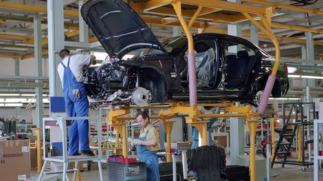 Rusi se ne dajo: kljub umiku znamke že pred štirimi leti, še vedno tam nastajajo "novi" BMW-ji. Ampak kako ... (VIDEO)
