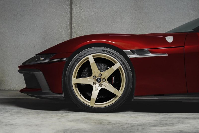 Ferrari 12cilindri manuale