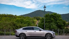 
                                                         Volvo ES90