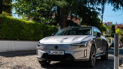 
                                                         Volvo ES90
