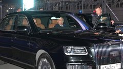 Putin je ukazal zamenjavo službenih avtomobilov za ruske, a birokracija še vedno vozi tuje