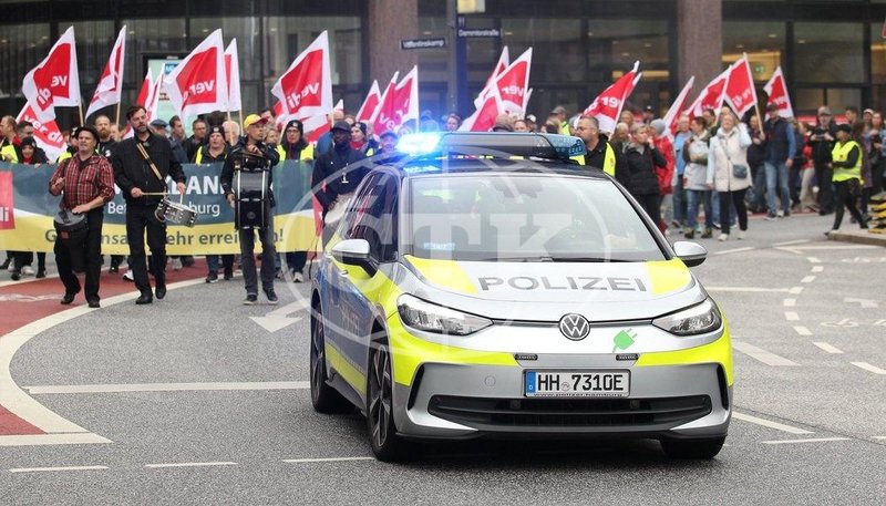 Varuhi cestnega reda z električnimi avtomobili niso najbolj srečni