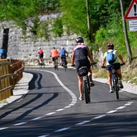 Najtežje pričakovana kolesarska pot v Sloveniji je tudi uradno odprta. Povezuje pa dva najbolj slikovita kraja