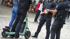 
                                                         Eksplozija nesreč z električnimi skiroji, na vidiku so številni ukrepi