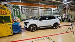 Novi križanec Lada Azimut je uspešno prestal varnostne teste…seveda ne evropskih