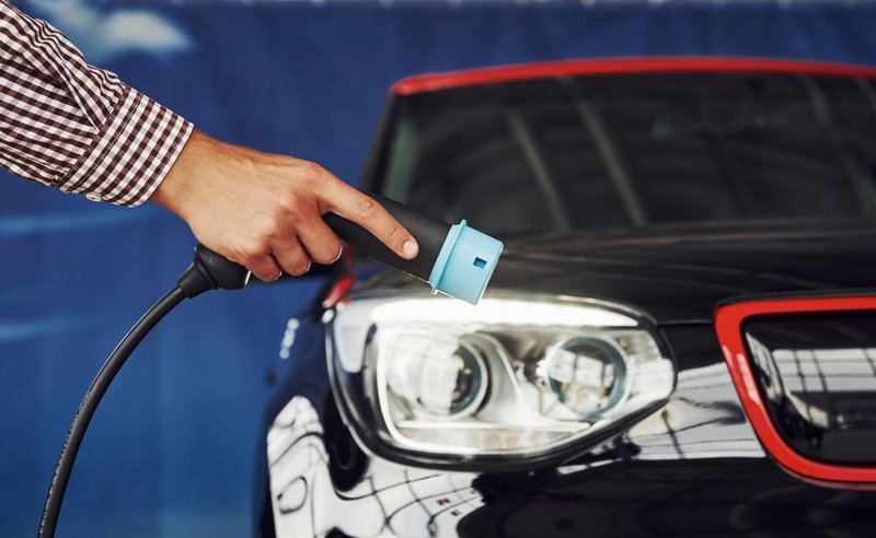 »Na elektriko pa se že ne bom vozil« je prepričanih vse več voznikov