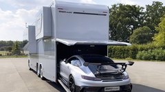 Avtodom za 2,2 milijona evrov in z garažo za klasičen športni avtomobil
