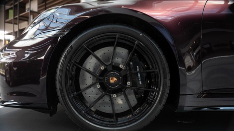 Ukrepi so dali rezultate. Porsche na zeleni veji, a težav še zdaleč ni konec