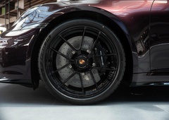 Ukrepi so dali rezultate. Porsche na zeleni veji, a težav še zdaleč ni konec