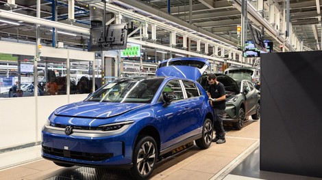 Majhen obliž na velike koncernske težave: prodaja novih električnih modelov nad pričakovanji
