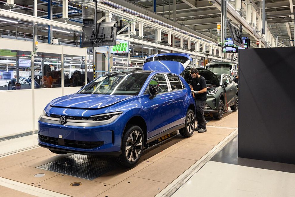 Majhen obliž na velike koncernske težave: prodaja novih električnih modelov nad pričakovanji