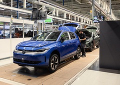 Majhen obliž na velike koncernske težave: prodaja novih električnih modelov nad pričakovanji