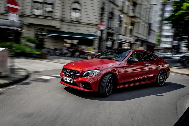 Predolga "testna" vožnja je servisno delavnico stala skoraj 20 tisočakov. Ne boste verjeli, kje so na koncu našli Mercedesa