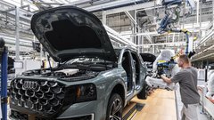 
                                                         Audi Q9