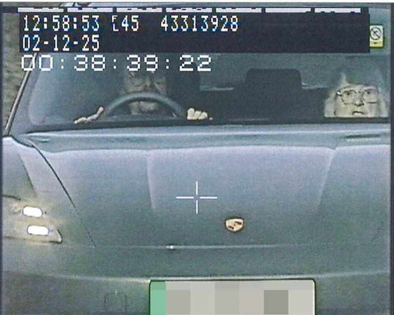 Policisti so več tednov izkali prehitrega voznika. Na koncu se je izkazalo, da je to nihče drug, kot ...