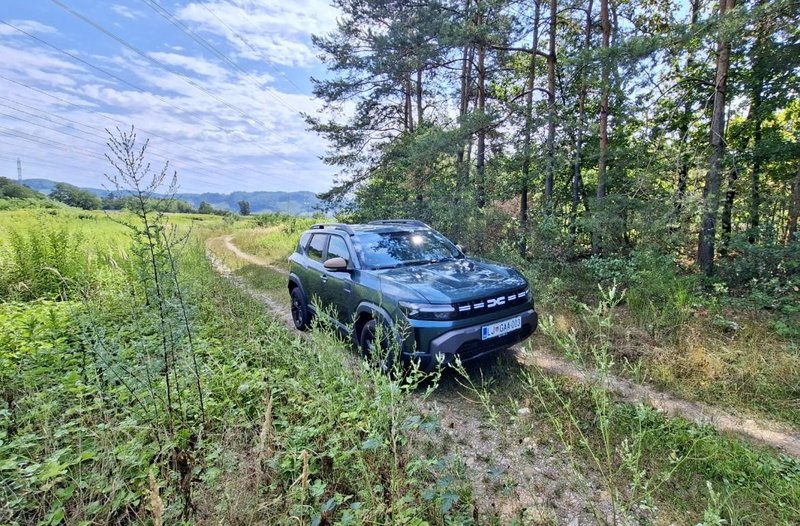 Test: Dacia Duster Hybrid-G 150 4x4 - Nabit z originalno tehnologijo jutrišnjega dne
