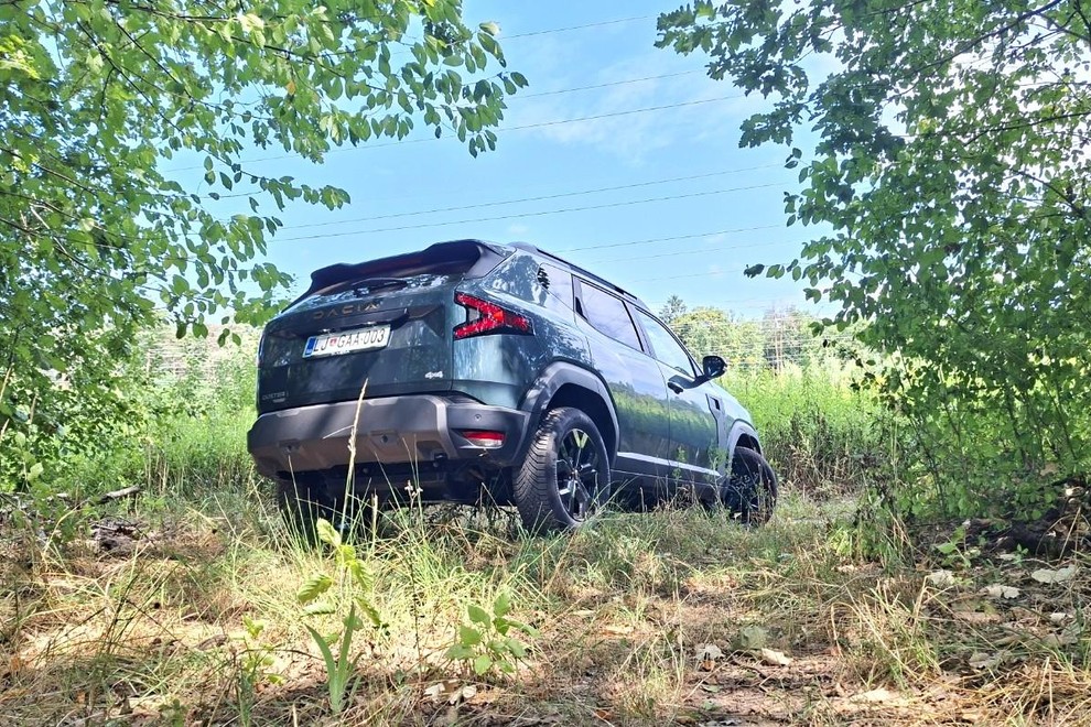 Test: Dacia Duster Hybrid-G 150 4x4 - Nabit z originalno tehnologijo jutrišnjega dne