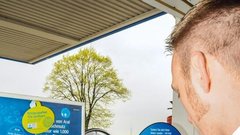 Strožji nadzor nad trgovci z gorivi, morda tudi davek na izjemni krizni dobiček
