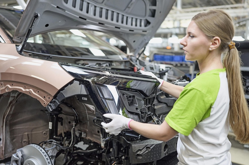 Volkswagen, BMW, Porsche … seznam postaja vse daljši, številke pa vse bolj neprijetne (foto: Škoda)