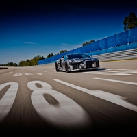 Razvoj v 405 dneh (in morda kakšni neprespani noči), motor s 1001 KM in najvišja hitrost 350 km/h.