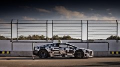 
                                                         Razvoj v 405 dneh (in morda kakšni neprespani noči), motor s 1001 KM in najvišja hitrost 350 km/h.
