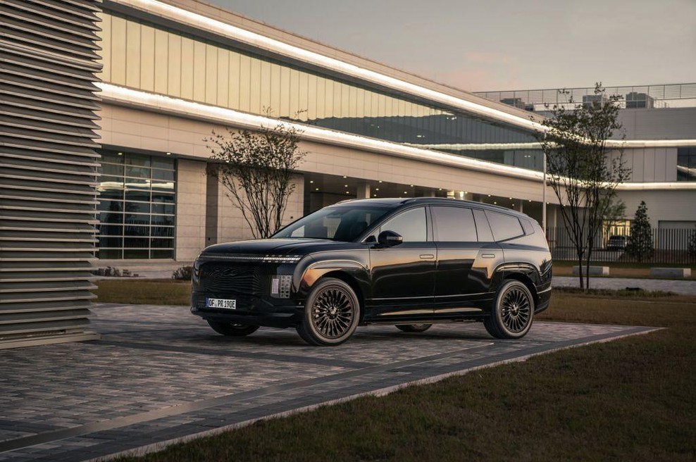 Hyundai je svojega največjega odel v črnino. To je najprestižnejši IONIQ 9 (foto: Hyundai)