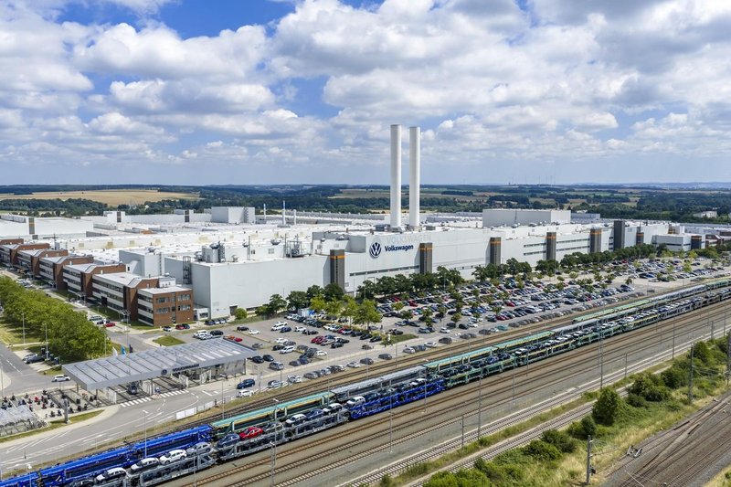 Volkswagen pred enim največjih rezov doslej: prihodnost štirih nemških tovarn visi na nitki