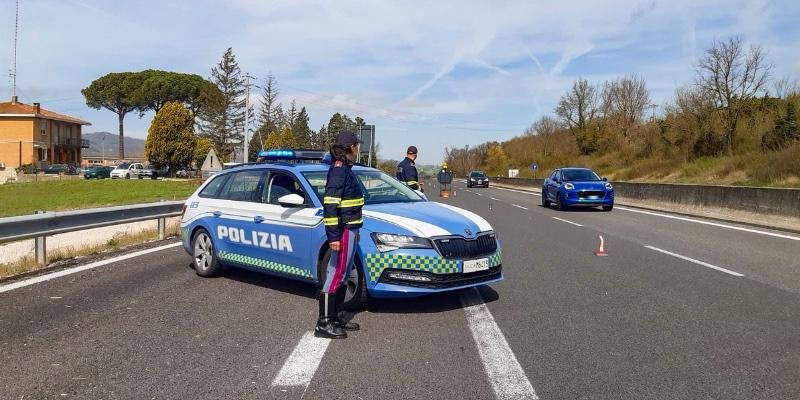 Nova pravila za prehitre voznike v Italiji: kazen bi računali za vsak kilometer čez omejitev