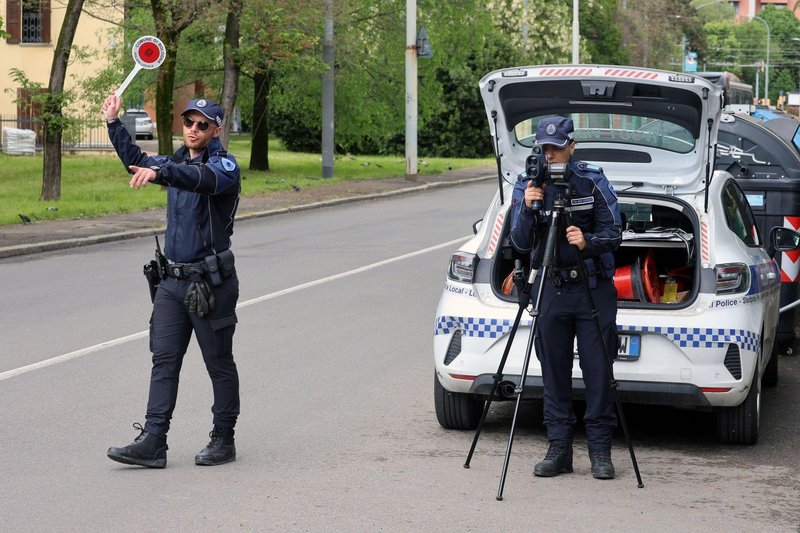 Deset evrov za vsak kilometer na uro previsoke hitrosti. O tem razmišljajo pri zahodnih sosedih