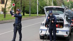 Deset evrov za vsak kilometer na uro previsoke hitrosti. O tem razmišljajo pri zahodnih sosedih