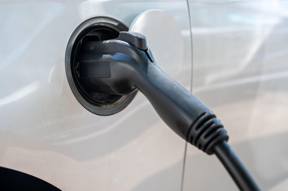 V Sloveniji zavladal kaos na trgu električnih vozil: kupci razjarjeni, država se brani, pozivi k ukrepanju vse glasnejši (foto: Profimedia)