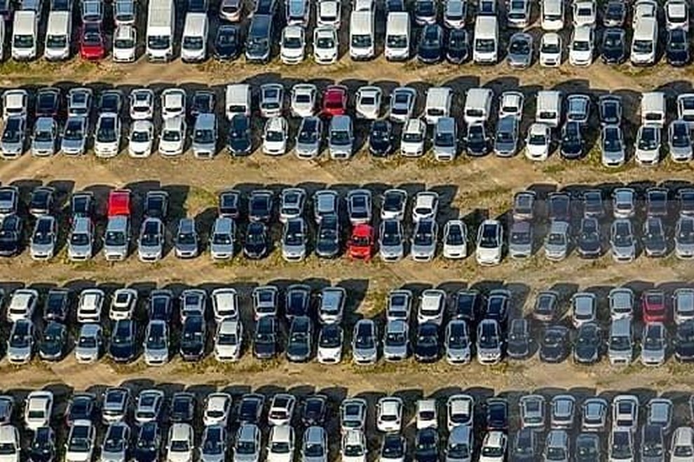 rabljena vozila nenavadno dogajanje cene porsche 911 gospodarstvo trg trzisce podjetje cene denar