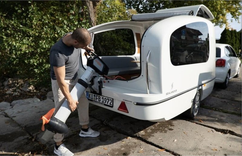 Za ljudi z domišljijo počitnice malo drugače, s prikolico, ki je tudi čoln