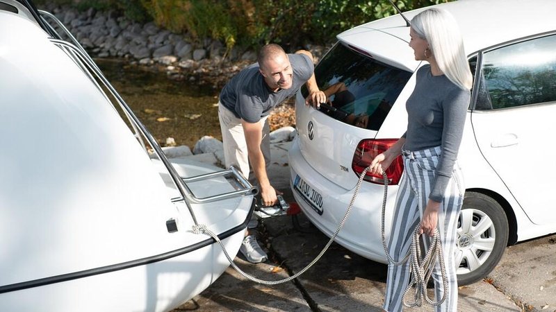 Za ljudi z domišljijo počitnice malo drugače, s prikolico, ki je tudi čoln